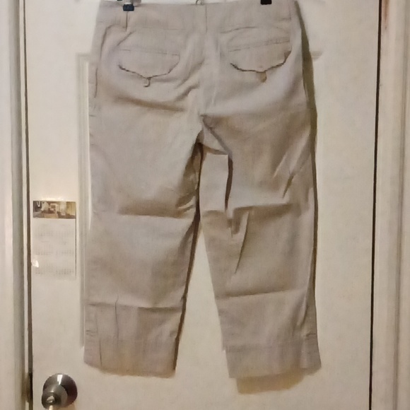 WOMEN'S CAPRI KHAKIS - Picture 2 of 4